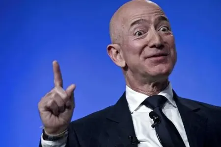 Dünyanın ən zəngin insanı rekordunu yenilədi
