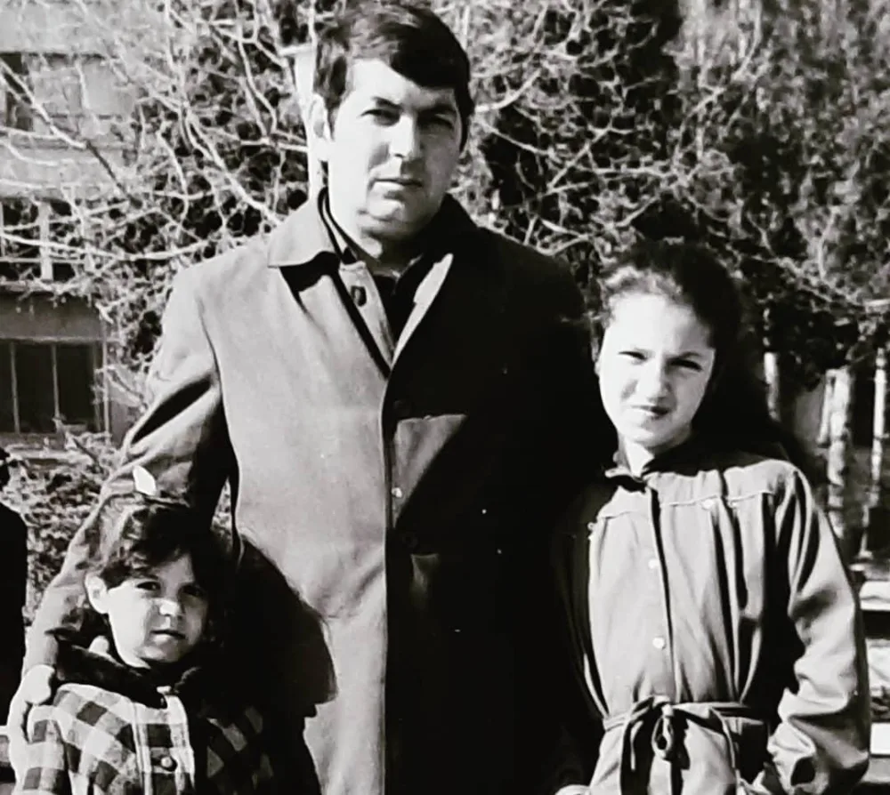 "Atam evdə mənlə danışmazdı..." - ZÜMRÜD QASIMOVA