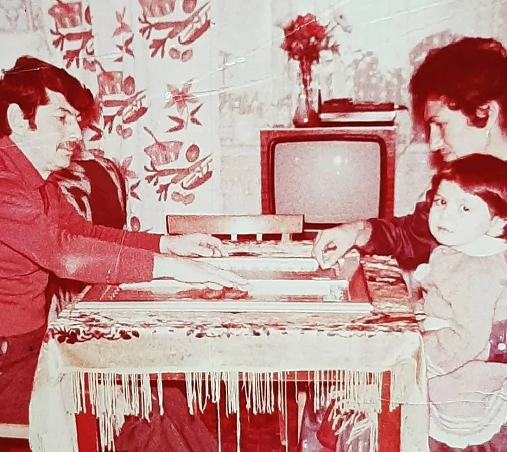 "Atam evdə mənlə danışmazdı..." - ZÜMRÜD QASIMOVA