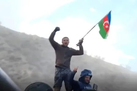 Ağır döyüşdən qayıdan əsgərlərimizin sevinci.... - Video