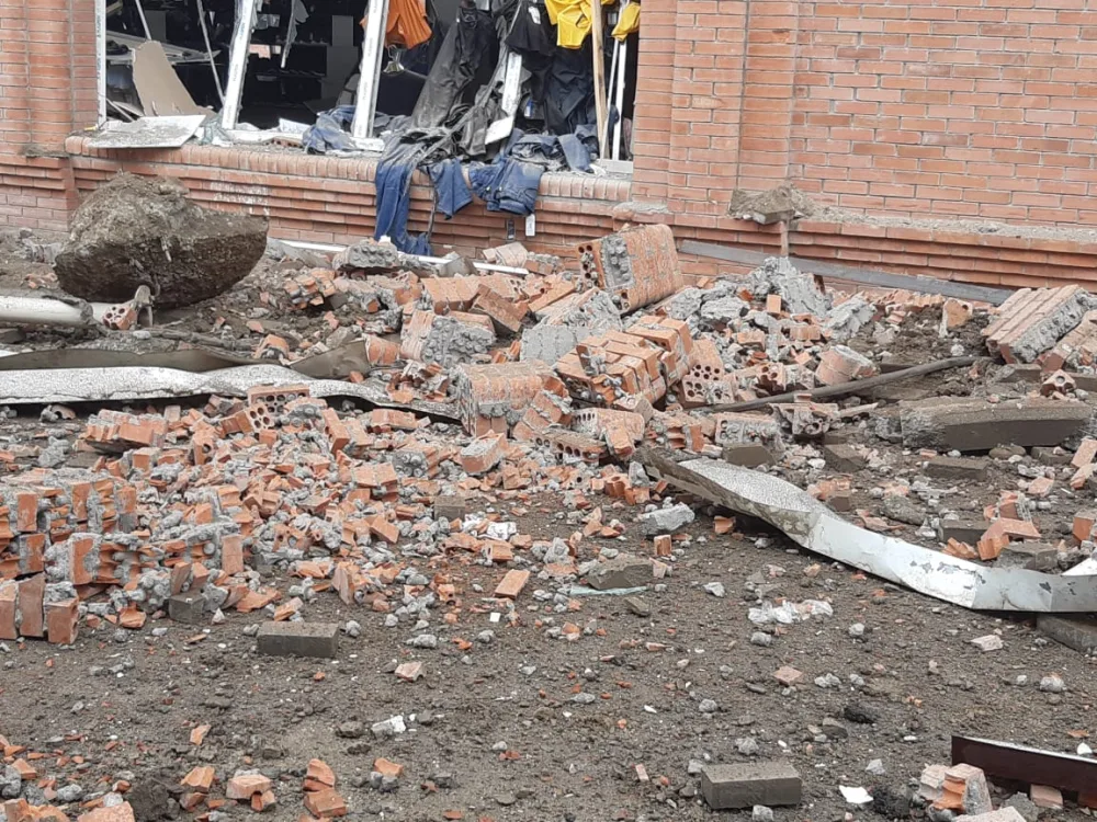 Gəncəyə atılan raketin biri bağçaya, biri məktəbə - DÜŞÜB - FOTOLAR