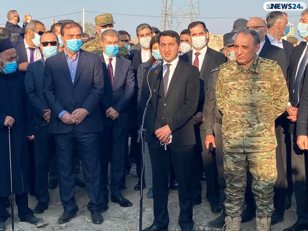 Hikmət Hacıyev: - "İstədik ki, onlar ermənilərin şərəfsizliyi ilə yerində tanış olsunlar" - FOTO