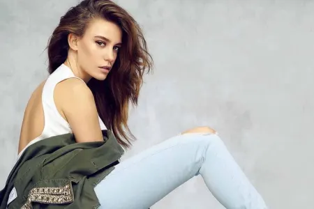 Məşhur aktrisa Serenay Sarıkaya da Azərbaycana dəstək - OLDU - FOTO