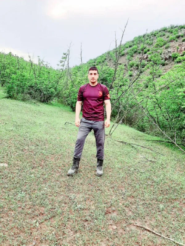 Şəhid Xüsusi Təyinatlı zabitin qardaşı: - "Yaralandığını belə bizə deməmişdi" - FOTOLAR