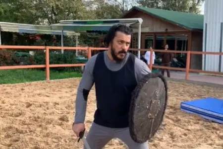 Zabit Səmədov “Kuruluş Osman”da oynamaq üçün qılıncla məşqlərə - BAŞLADI - VİDEO