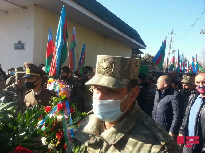 Polkovnik Babək Səmidli dəfn olunub - YENİLƏNİB - FOTO