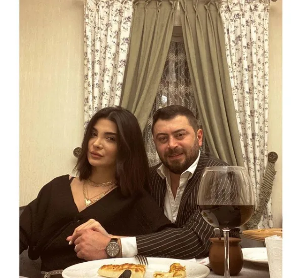 "Heç görünməyəcək qədər dərin depressiya yaşasam da..." - QURDUN NİŞANLISI - FOTO