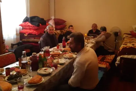 Evdə toy etmək istədilər, polis müdaxilə etdi - Video