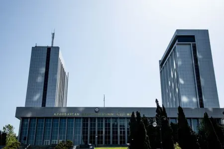 Milli Məclisin deputatları büdcə müzakirələrini onlayn qaydada izləyir