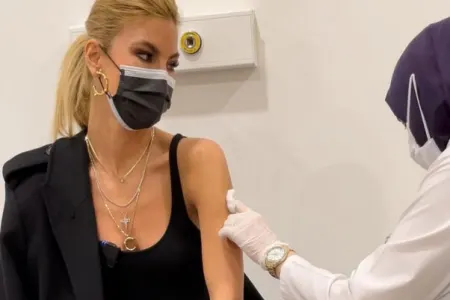 Çağla Şikel koronavirus peyvəni - ETDİRDİ