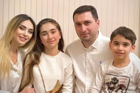 "Bu saf sevgini, ailəmi mənə bəxş etdiyinə görə hər gün Allahıma şükür edirəm!" - MANANA - VİDEO