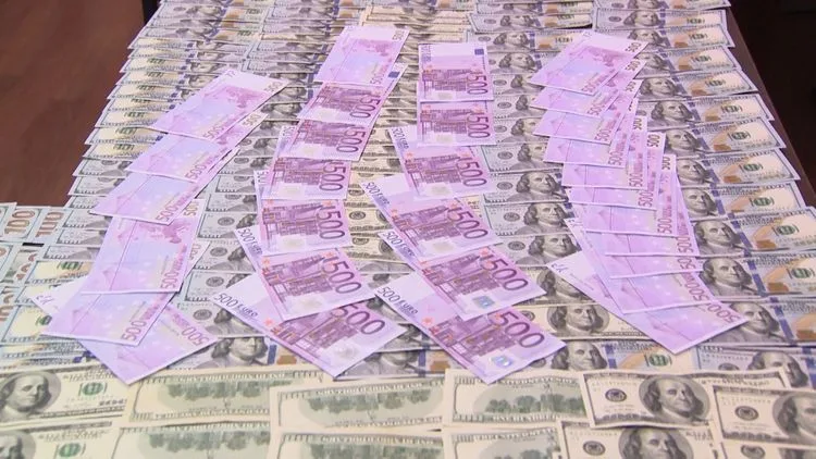 Bakıda dolları rəsmi məzənnədən yuxarı satan - şəxs tutuldu - VİDEO