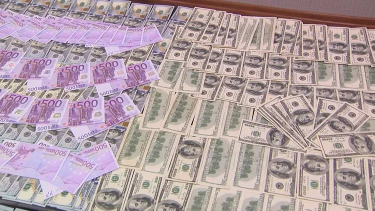 Bakıda dolları rəsmi məzənnədən yuxarı satan - şəxs tutuldu - VİDEO