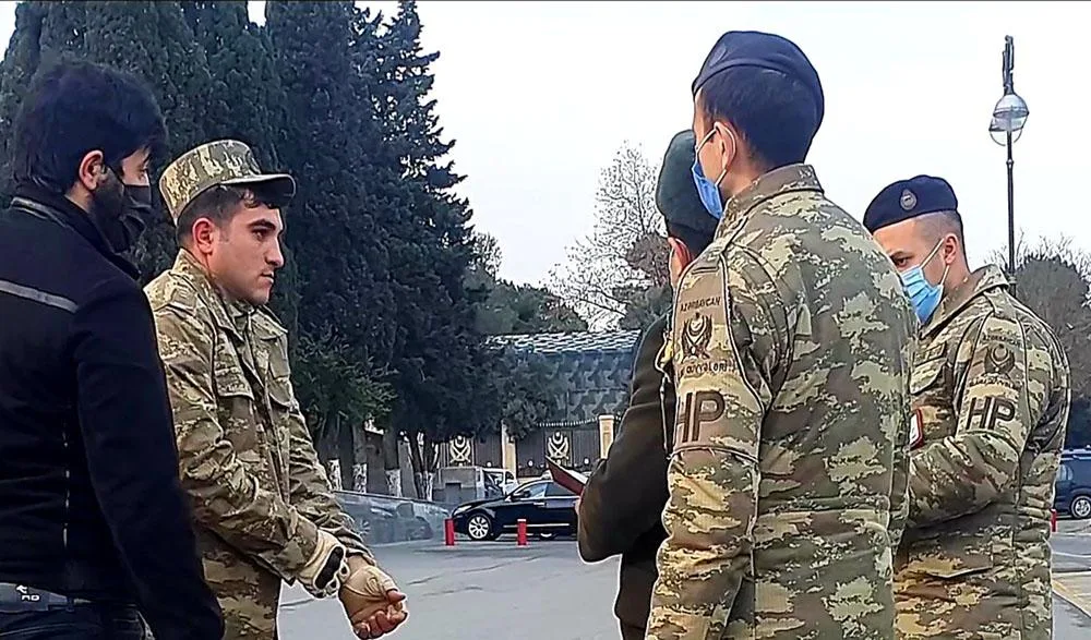 Hərbi geyimi qanunsuz daşıyanlara qarşı tədbirlər görülür - VİDEO
