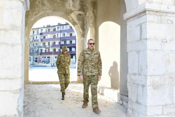 Azərbaycan Prezidenti Şuşada kilsəyə baş çəkib - FOTO