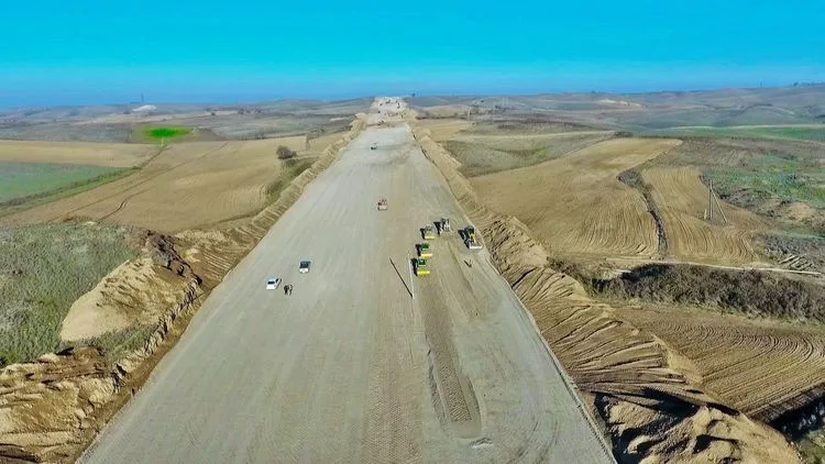 Şuşa şəhərinədək 2 hərəkət zolağı enində xidməti yol istifadəyə verildi - FOTOLAR