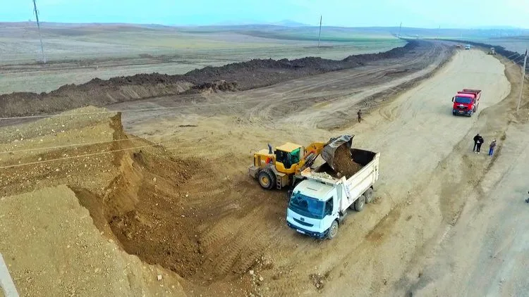 Şuşa şəhərinədək 2 hərəkət zolağı enində xidməti yol istifadəyə verildi - FOTOLAR