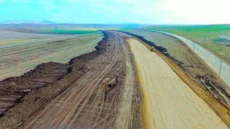 Şuşa şəhərinədək 2 hərəkət zolağı enində xidməti yol istifadəyə verildi - FOTOLAR