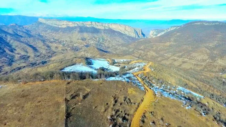Şuşa şəhərinədək 2 hərəkət zolağı enində xidməti yol istifadəyə verildi - FOTOLAR