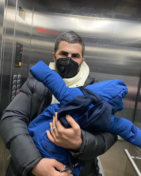 Zaur yeni doğulan oğlu ilə - FOTOLAR