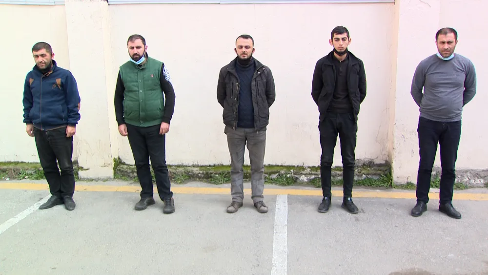 Bakıda şirkət taksilərinin avadanlıqlarını oğurlayan şəxslər saxlanıldı - FOTO - VİDEO