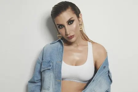 "Anamın səhifələrini tapıb, əngəlləyirəm" - İREM DERİCİ