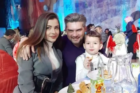 Tanınmış teleaparıcı qız atası oldu