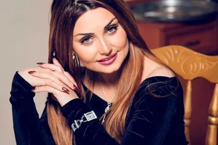 Şəbnəm Tovuzlu özünü "Əməkdar artist" kimi təqdim etdi - FOTO