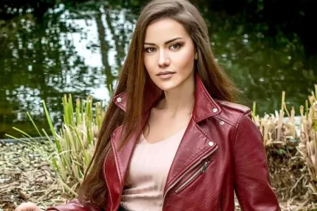 Fahriyye Evcen ekranlara - QAYIDIR
