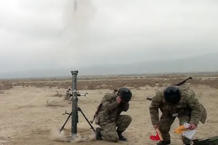 Minaatan batareyalardan döyüş atışları - Fotolarda