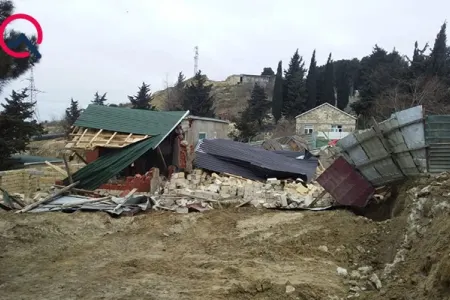 Bakıda qanunsuz tikililər sökülür - Fotolar