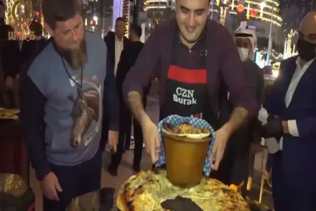 Kadırov Dubayda Burak Özdemirin restoranında- - VİDEO