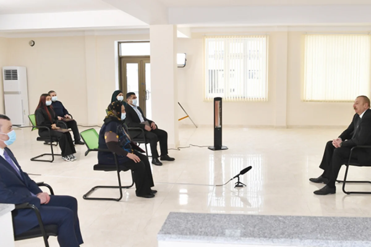 İlham Əliyev şəhid ailələri ilə - GÖRÜŞDÜ - FOTOLAR