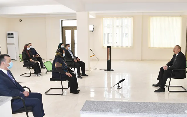 İlham Əliyev şəhid ailələri ilə - GÖRÜŞDÜ - FOTOLAR