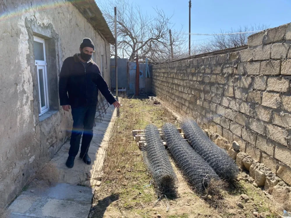 Xızıda dəmir torlar oğurlayan şəxs yaxalandı - FOTO