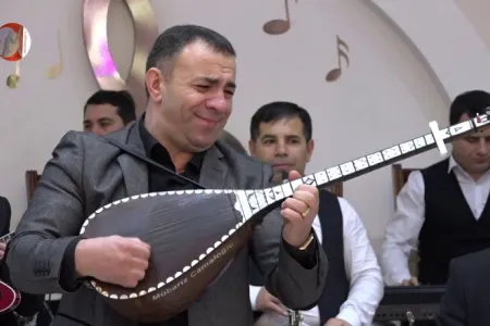 Aşıq Mübarizin biabırçı davranışı - VİDEO