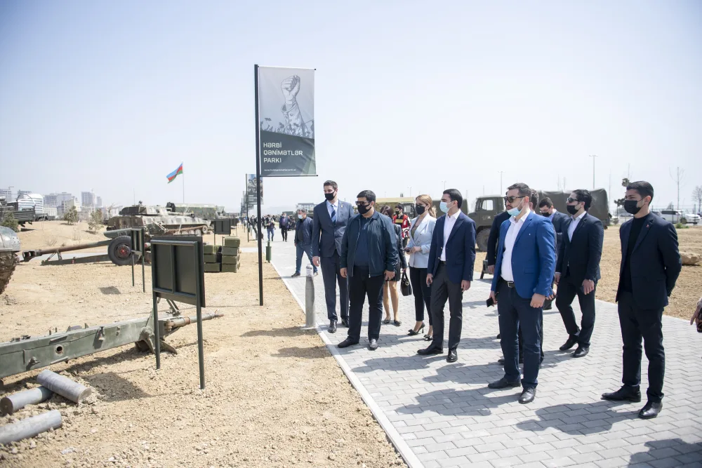 YAP GB-nın üzvləri Hərbi Qənimətlər Parkını ziyarət ediblər - Fotolar
