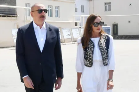 İlham Əliyevlə xanımı Pirşağını gəzdi - Video