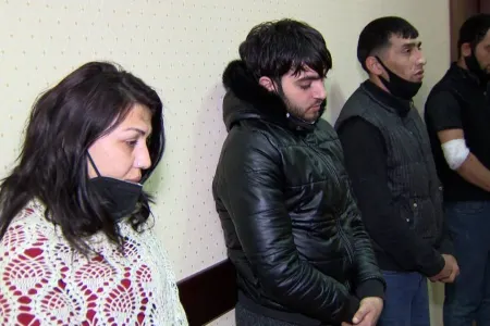 Qadının da olduğu dəstə evdən 11600 manat oğurladı - Video - Foto