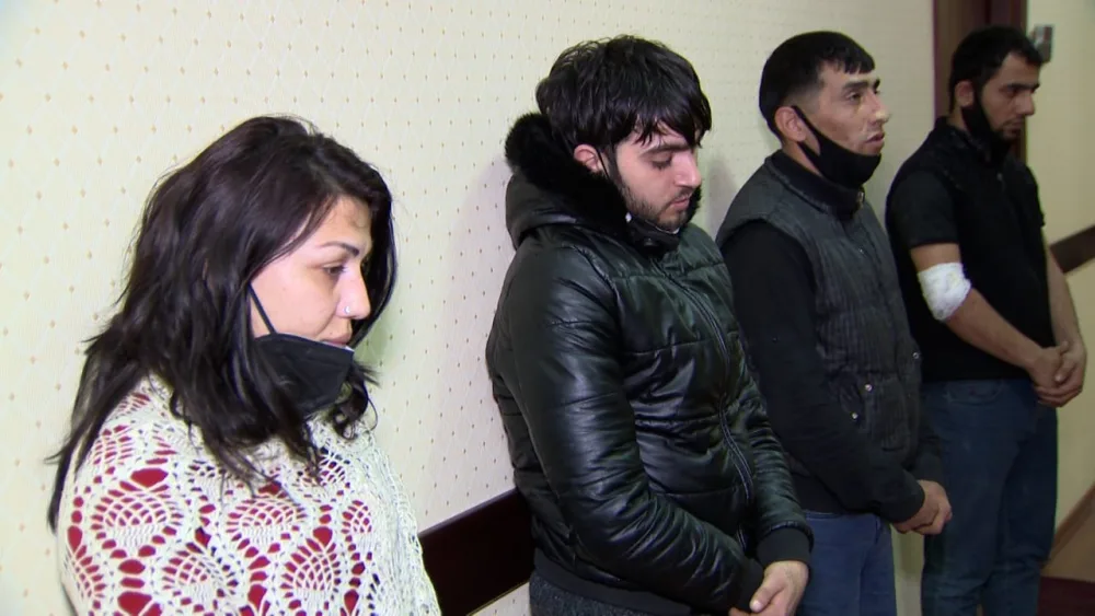 Qadının da olduğu dəstə evdən 11600 manat oğurladı - Video - Foto
