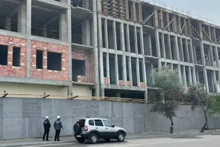 Tikinti qaydalarını pozan şirkətin işi dayandırıldı - Video