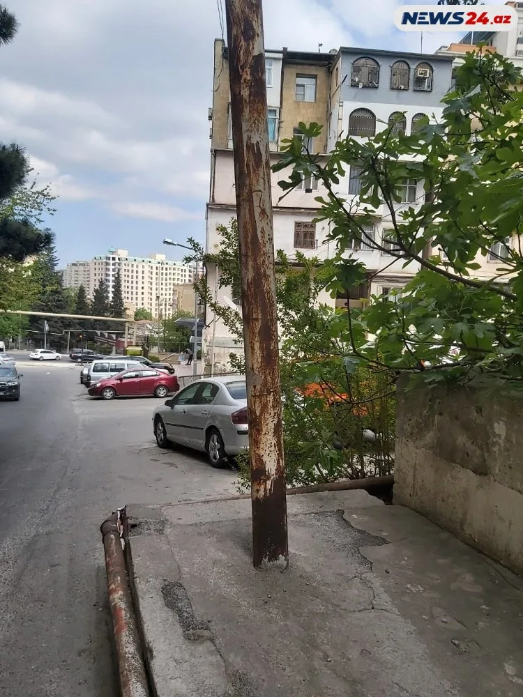 Bakının bu küçəsində piyadaların həyatı risk altındadır - FOTO - VİDEO