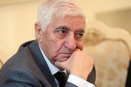 Fikrət Qoca VƏFAT ETDİ