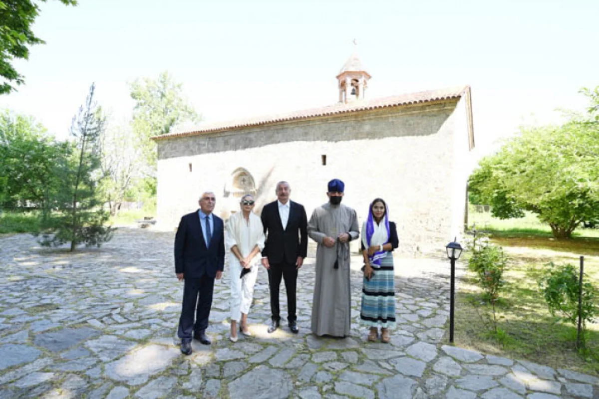 İlham Əliyev Qəbələdə məktəbdə və Müqəddəs Yelisey adına Cotari kilsəsində olub - YENİLƏNİB - FOTOLAR