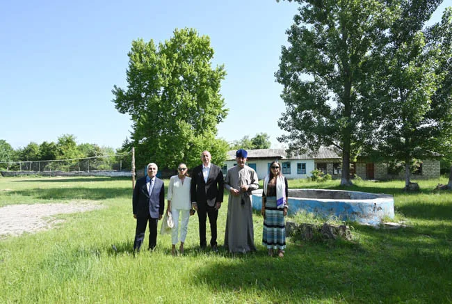 İlham Əliyev Qəbələdə məktəbdə və Müqəddəs Yelisey adına Cotari kilsəsində olub - YENİLƏNİB - FOTOLAR