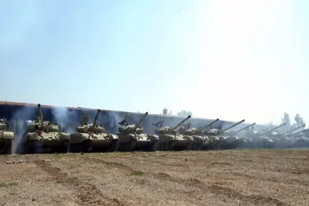 Təlimə cəlb edilən tank bölmələri tapşırıqları yerinə yetirir - Video