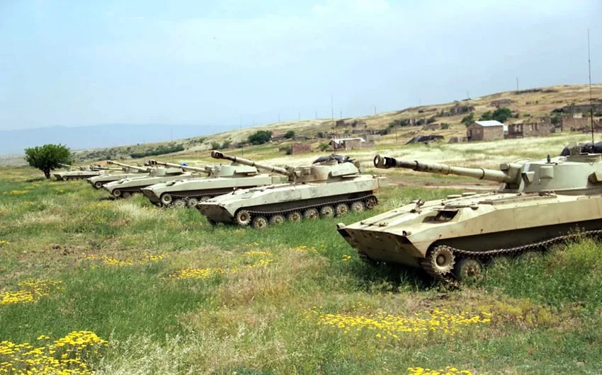 MN: Təlimlərə cəlb edilən qoşunlar tapşırıqları icra edir