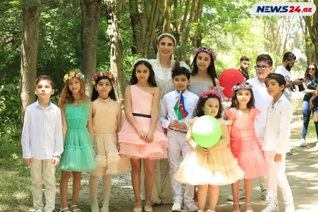 Fidan Hacıyeva Xarıbülbül geyimində Şuşaya mahnı oxudu - Çəkiliş meydançasından VİDEO - Fotolar