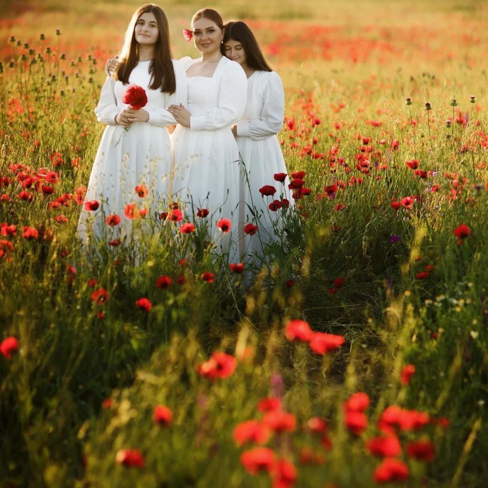 Lalə Azərtaş bu dəfə qızları ilə fotosessiya etdirdi