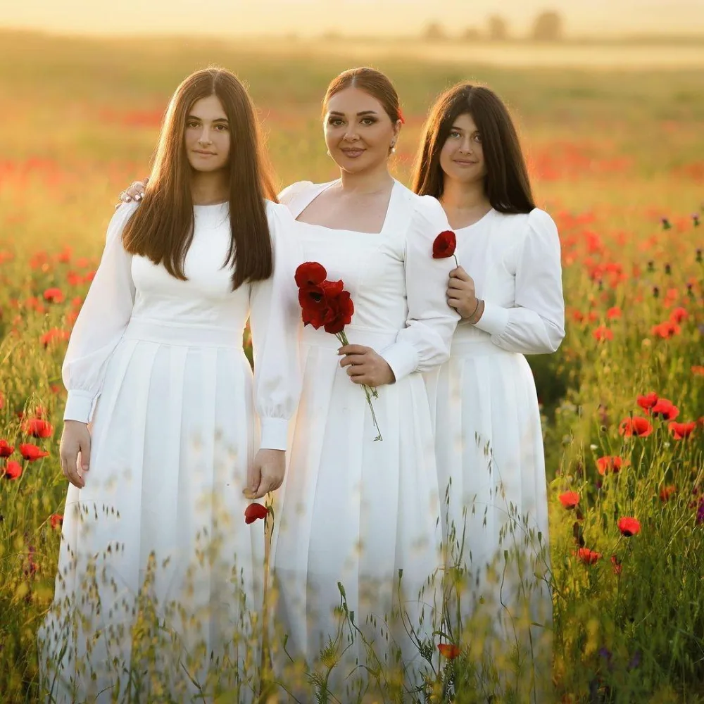 Lalə Azərtaş bu dəfə qızları ilə fotosessiya etdirdi